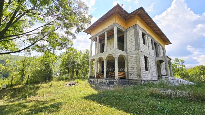 Valea Doftanei, vila si teren intr-un areal de vis, intre padure si rau