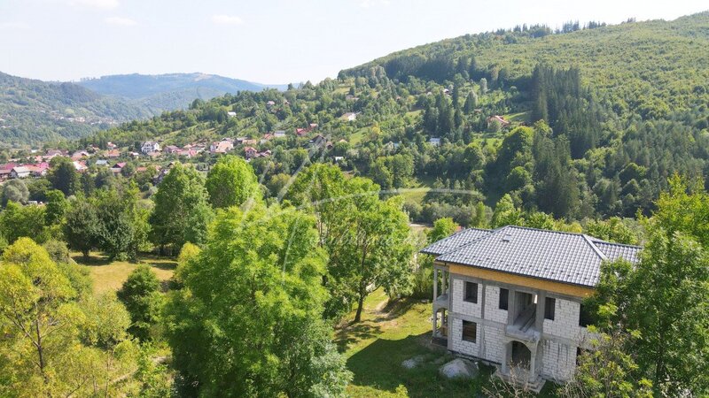 Valea Doftanei. Vila si teren intr-un areal de vis, intre padure si rau