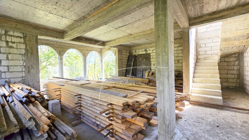 Valea Doftanei, vila si teren intr-un areal de vis, intre padure si rau