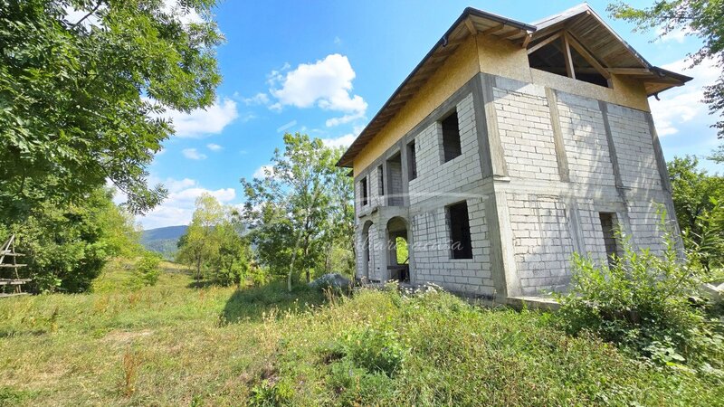 Valea Doftanei, vila si teren intr-un areal de vis, intre padure si rau